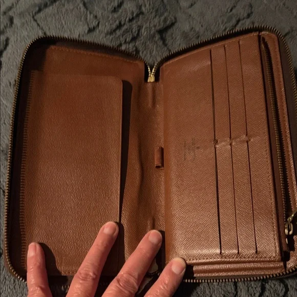 Louis Vuitton Brown and Gold Monogram Clutch - Picture 3 of 9